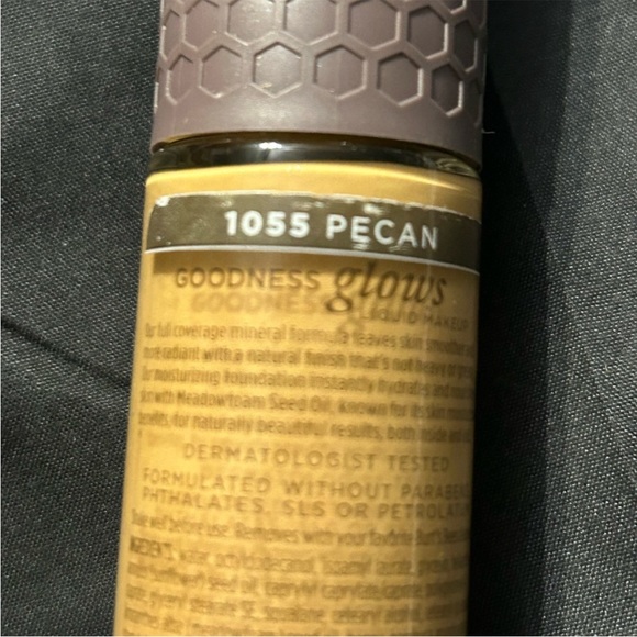 Burts Bees liquid Foundation Shade Pecan - Picture 3 of 3